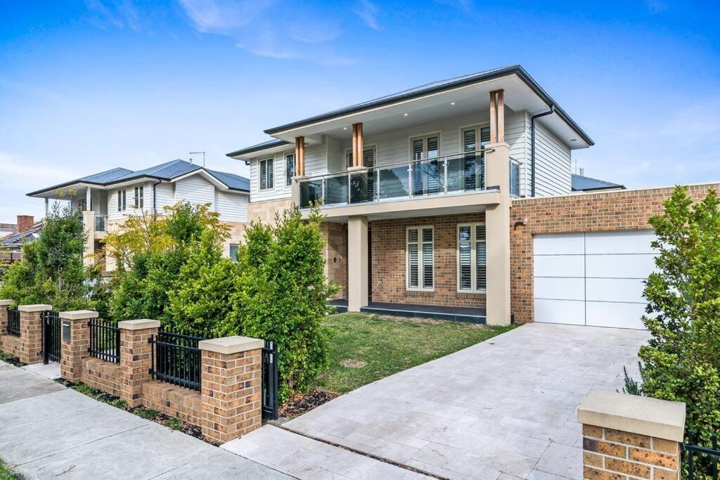 Spacious Luxury Hampton Home - Park Front Melbourne Exterior photo