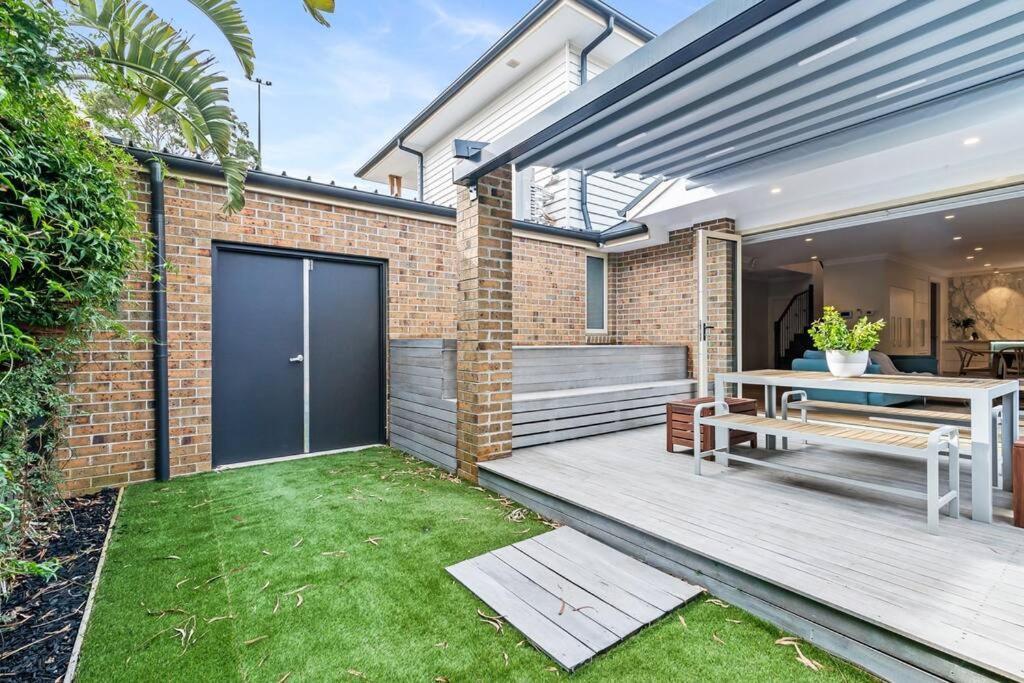 Spacious Luxury Hampton Home - Park Front Melbourne Exterior photo